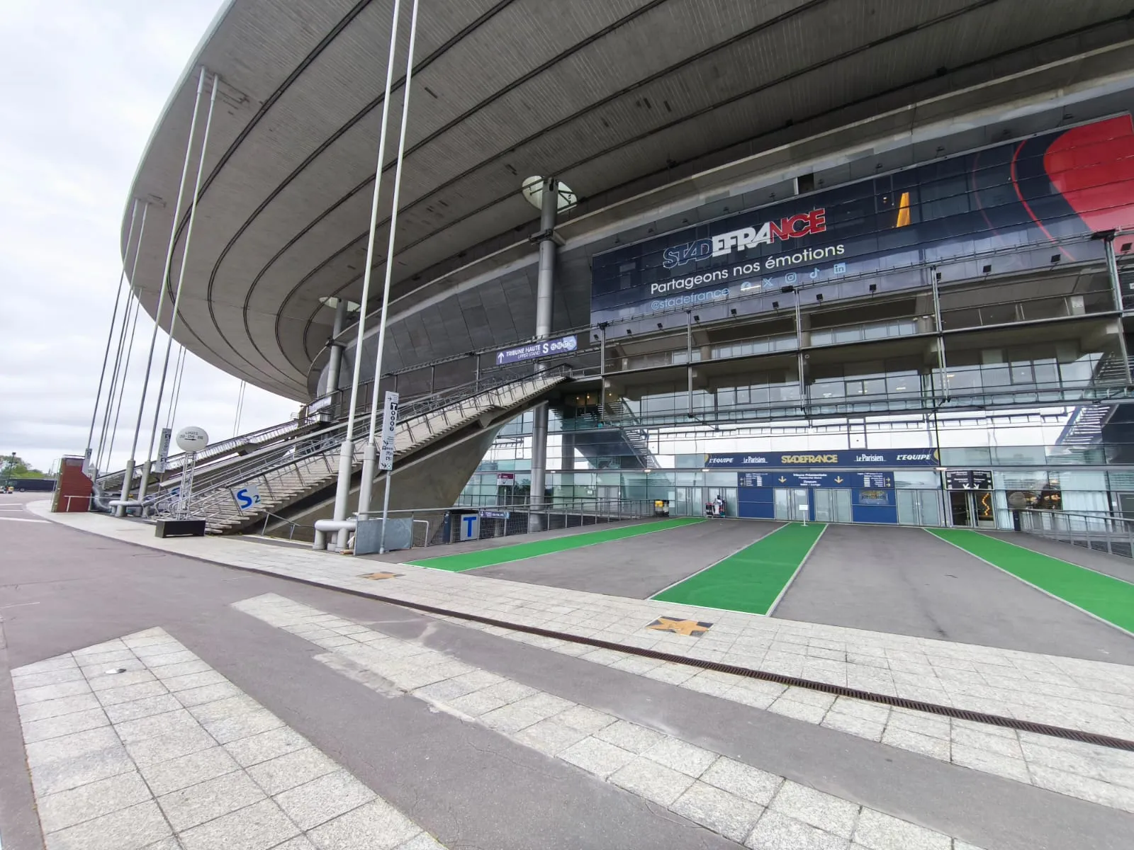 Install Tour Paris 2025