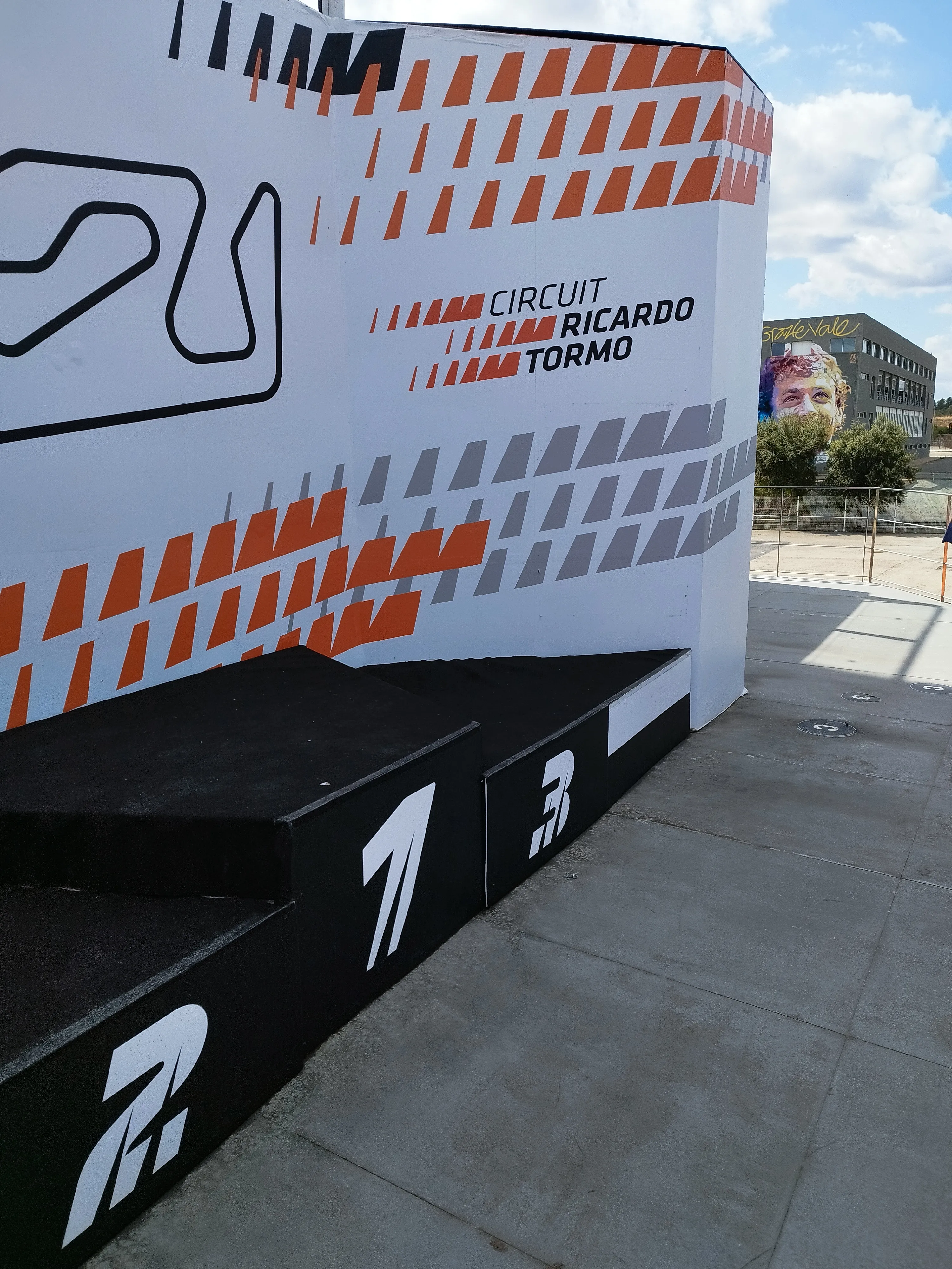 Install Tour Valencia 2025